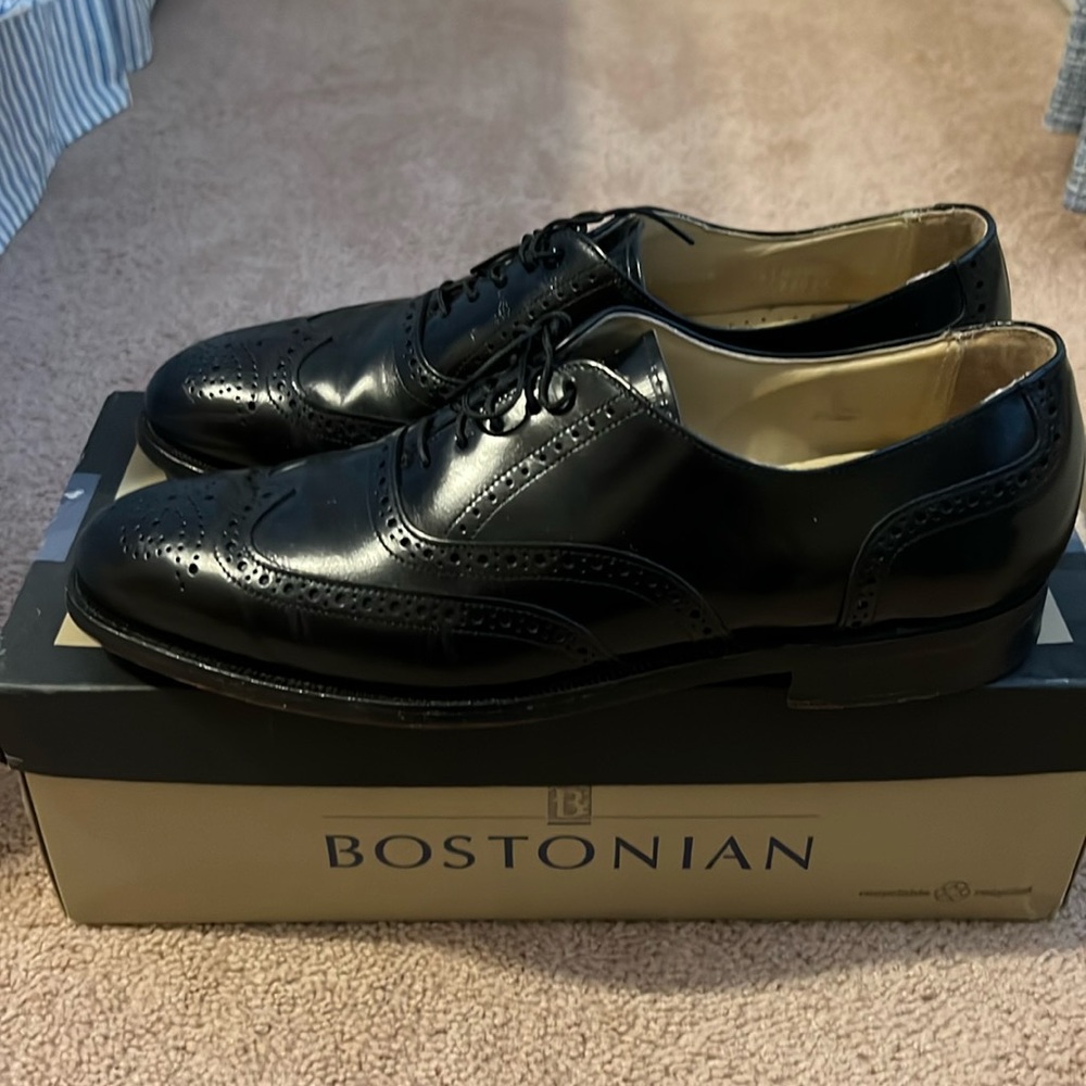 Men’s Bostonian Wingtip Shoes - size 10.5